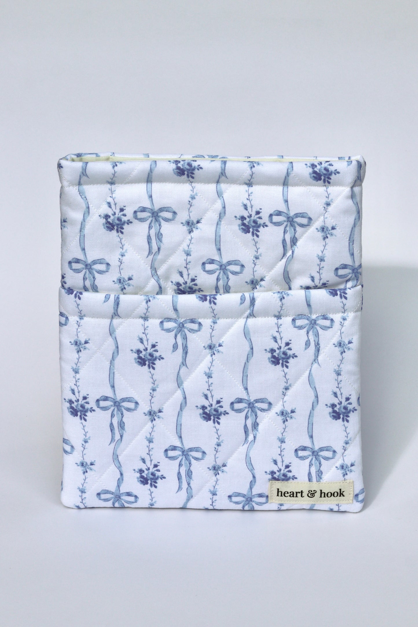 Blue Ribbon Blooms E-Reader / Book Sleeve