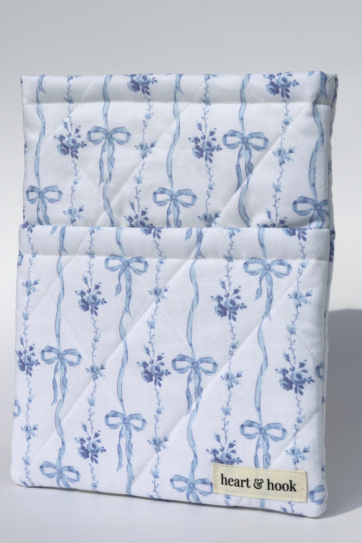 Blue Ribbon Blooms E-Reader / Book Sleeve