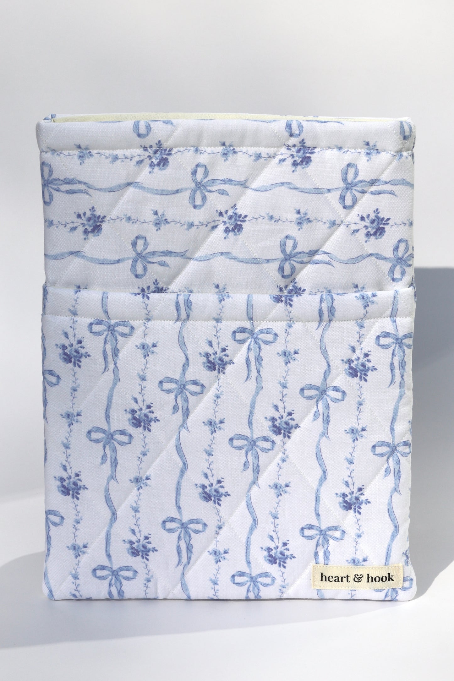 Blue Ribbon Blooms E-Reader / Book Sleeve